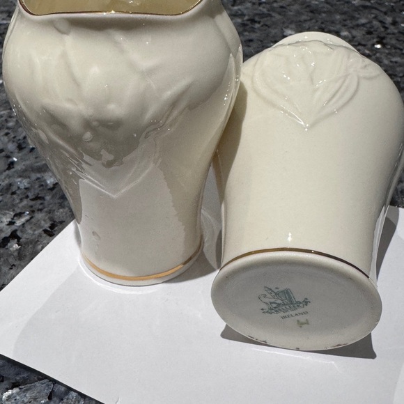 ☘️Vintage 2000’s Irish Belleek Butterfly Toy Spill 3 1/2” Tall Vases (set of 2) - Picture 8 of 16